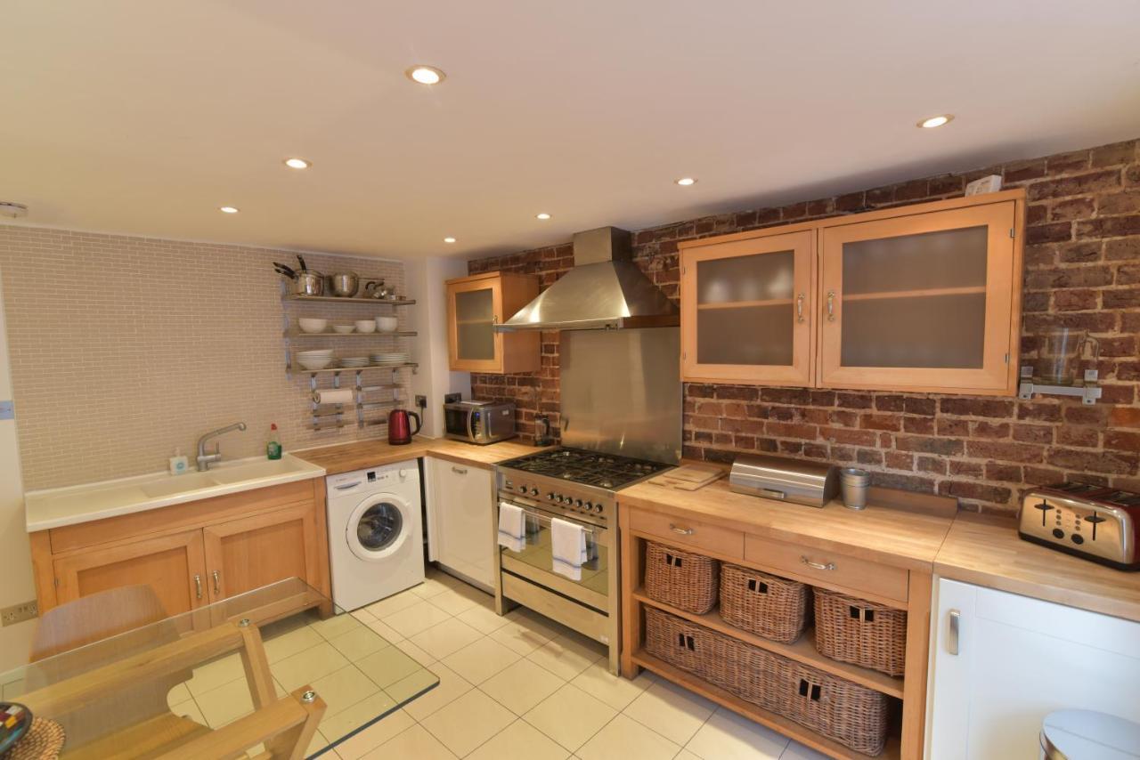 Beach Central With Allocated Parking And Patio Hove Extérieur photo